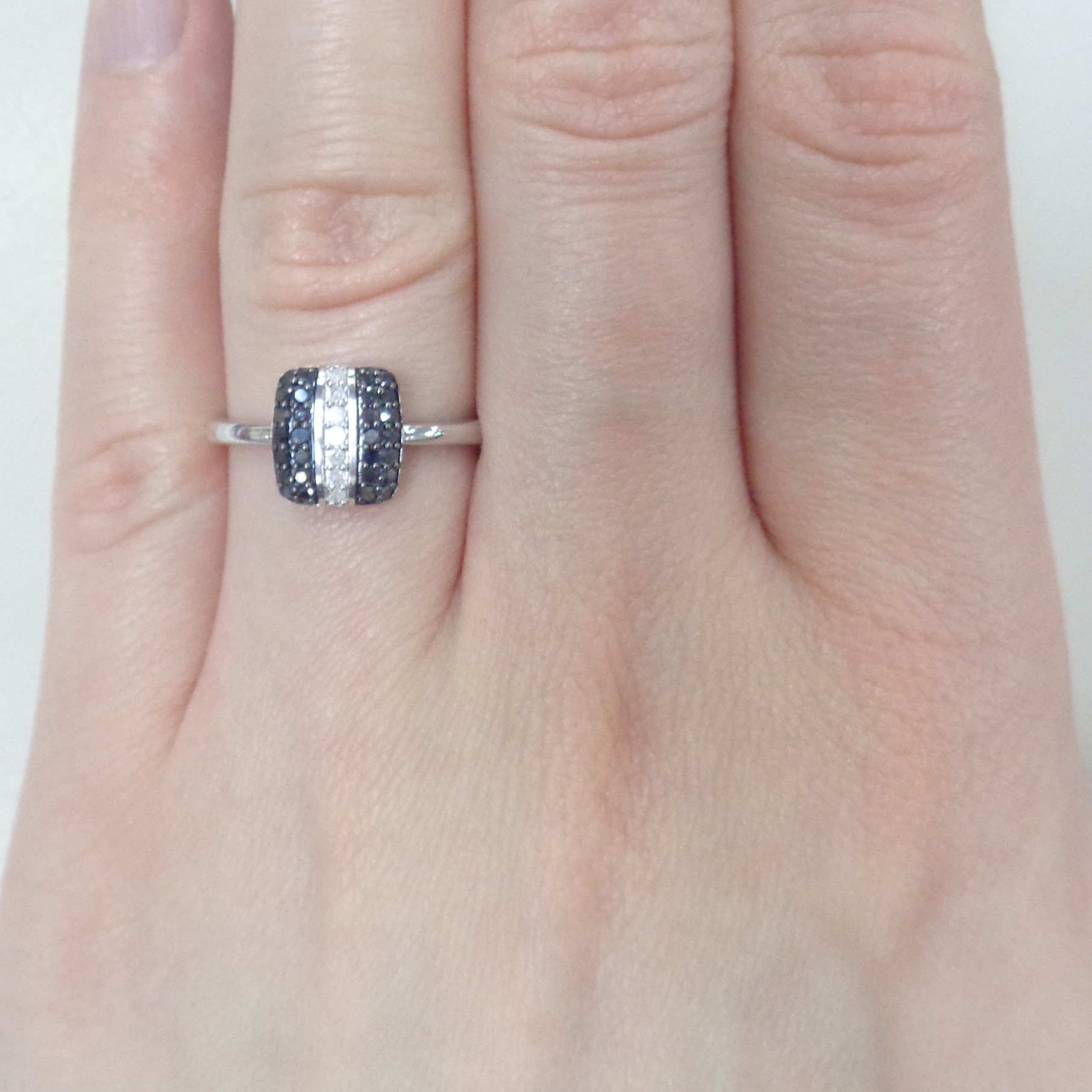 Серебряное кольцо с бриллиантами